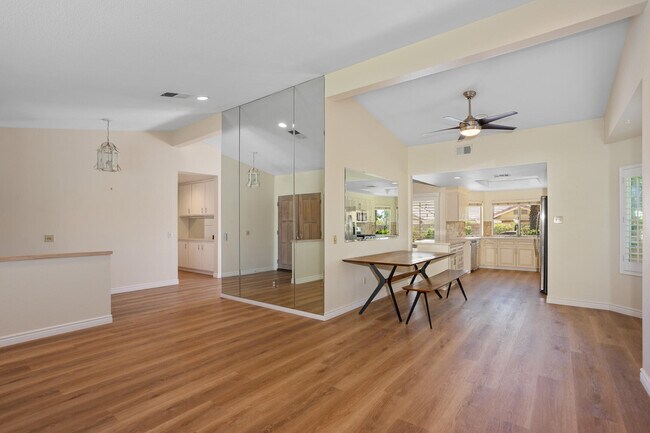 Building Photo - 44210 Mariposa Ct