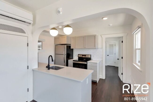 Building Photo - 521 S 500 E