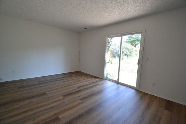 Building Photo - Newly Remodeled 3 Bedroom!