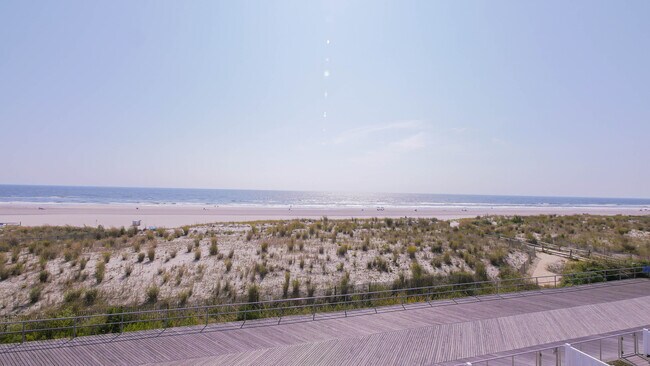 Building Photo - 5208 Boardwalk
