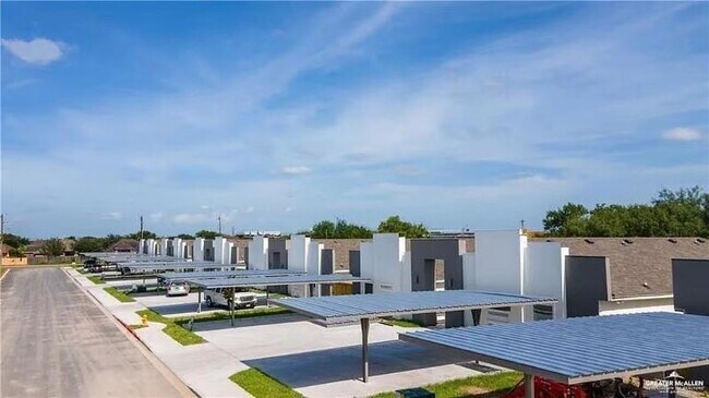 Building Photo - 13 West Dr