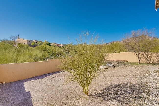 Building Photo - 5631 N Paseo Otono