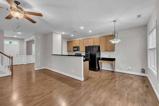 Building Photo - 3 Bedroom Home in Austin Creek! 2 Car Gara...