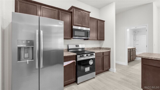 Building Photo - 23 Lone Pine St