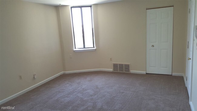 Building Photo - 3 br, 1 bath  - The Kirkwood