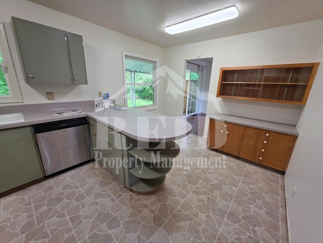 Building Photo - Central Kitsap Home with Large Fenced Yard Close to Shopping, Base, & Kitsap Lake