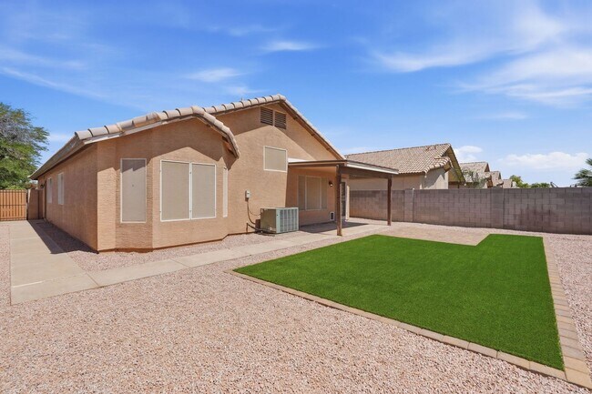 Building Photo - 3 Bedroom Home in Bridlewood!
