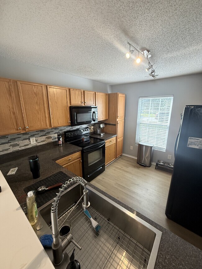 Building Photo - 170 Bellegrove Dr