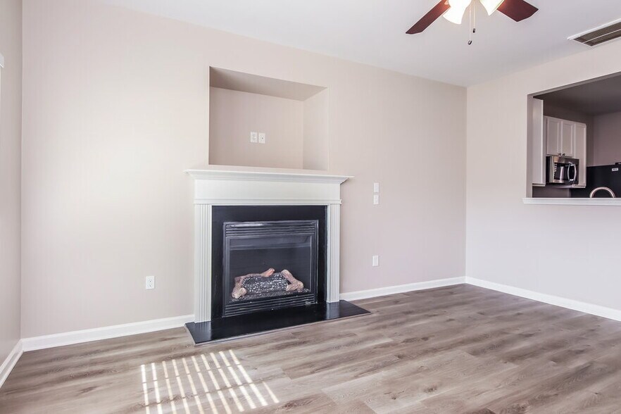 Building Photo - 806 Laurens Way