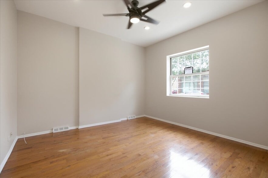 Building Photo - 1609 N Wood St