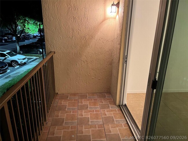 Building Photo - 913 Villa Cir