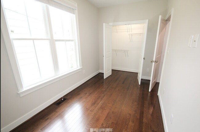 Building Photo - 1505 W Cary St