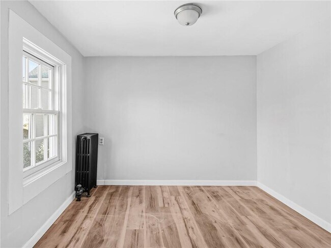 Building Photo - 1382 Hope St