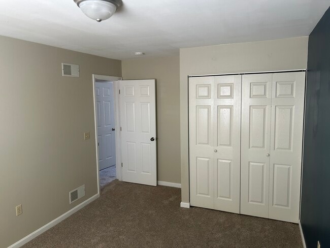 Building Photo - 320 Mt Vernon Rd