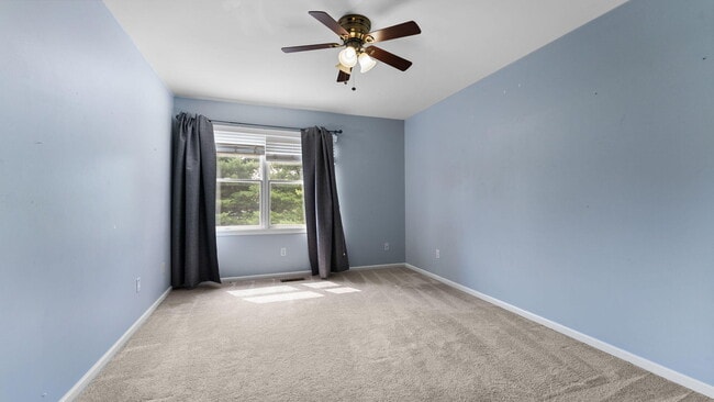 Building Photo - 9069 Emerson Dr