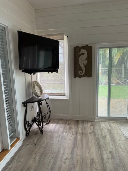 Building Photo - 320 Garden Grove Pky