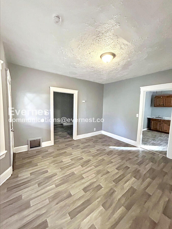 Building Photo - 3443 Regent Rd