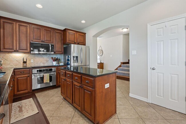 Building Photo - 2634 Plantation Dr