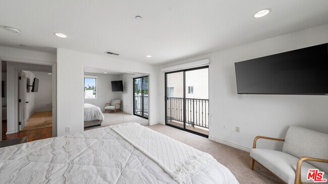 Building Photo - 1146 Hacienda Pl