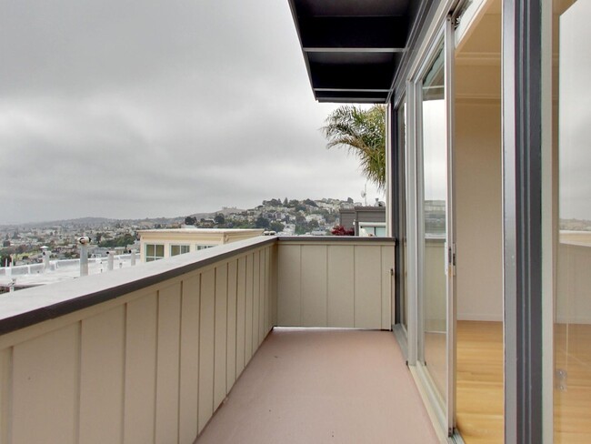 Building Photo - 4BR Home with Jaw-Dropping Views, Garage, ...