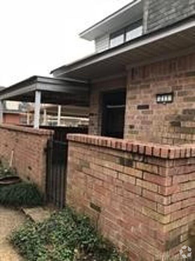 Building Photo - Cute 2 bedroom / 2 bath Condo with WASHER ...