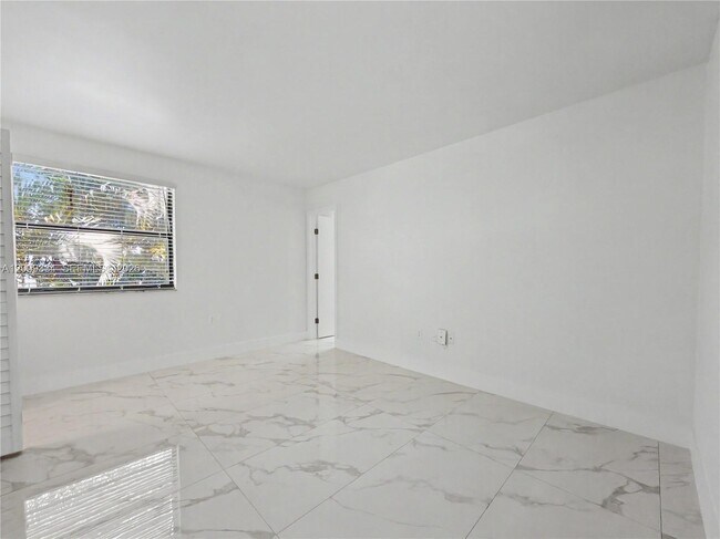 Building Photo - 10010 NW 9th St Cir