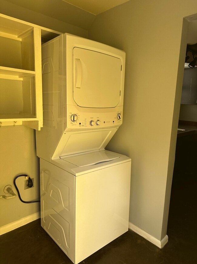 Building Photo - 705 Wilkinson Blvd