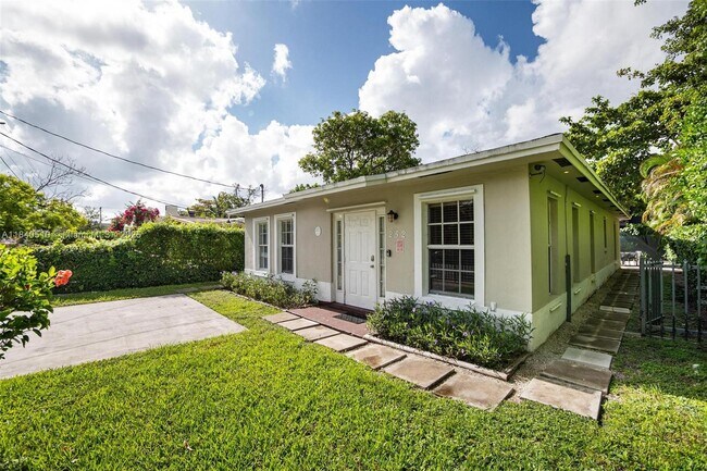 Building Photo - 252 NW 40th St