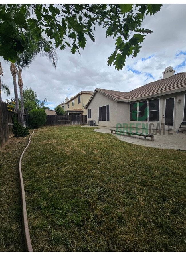 Building Photo - Spacious 4 Bedroom 3 Bath in Patterson! AV...