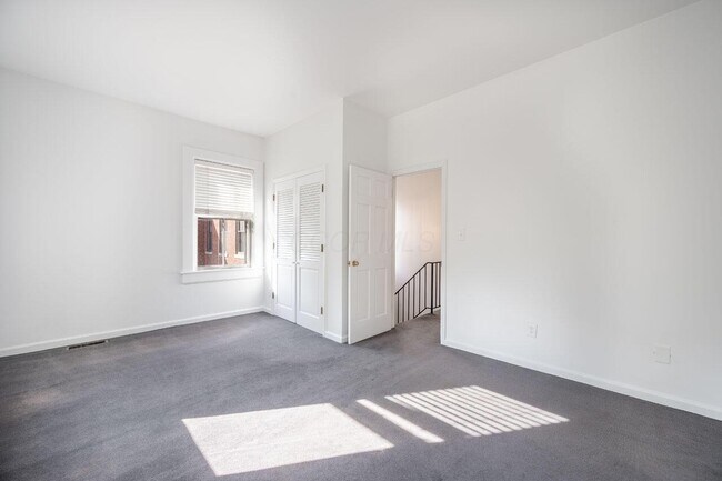 Building Photo - 561 S 5th St