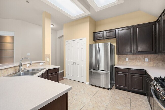 Building Photo - 3715 Crescent Dr