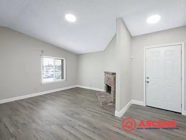 Building Photo - Cozy 3 Bedroom Home at White Ln. & Stine rd.