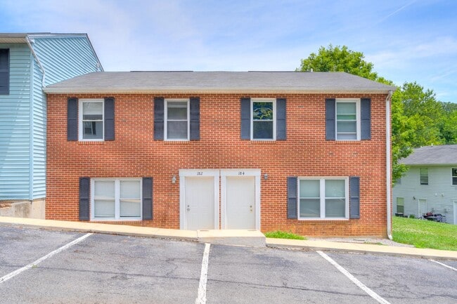 Building Photo - 140 Clover Valley Cir