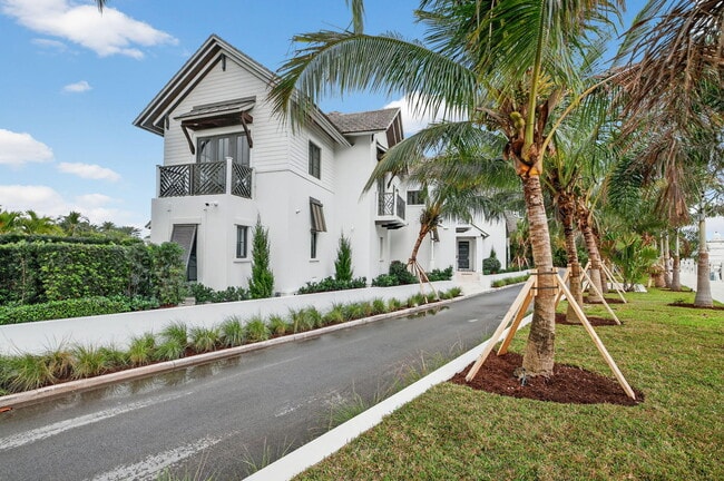 Building Photo - 400 Mola Ave