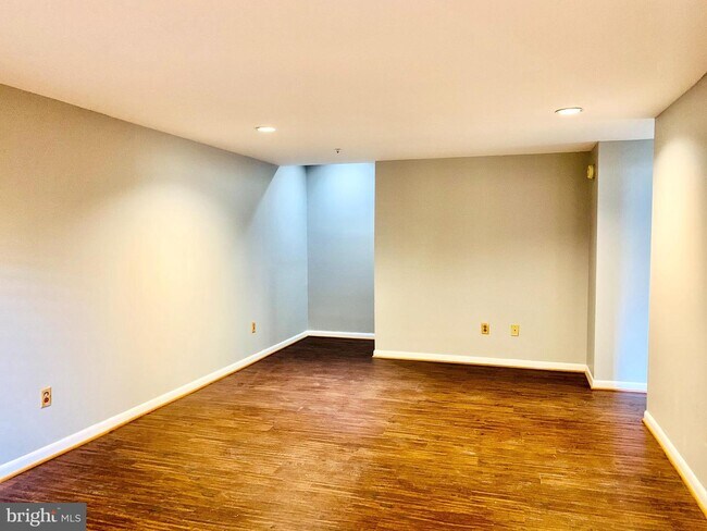 Building Photo - 18164 Royal Bonnet Cir