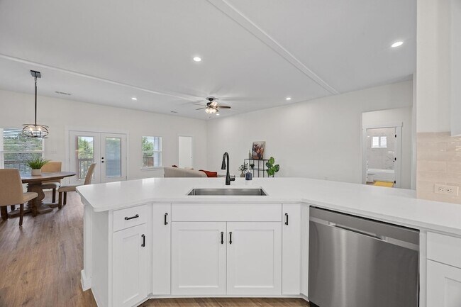 Building Photo - 17701 Village Dr