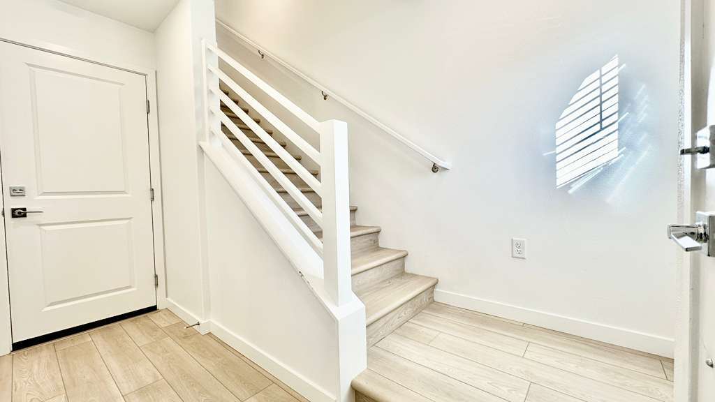 Building Photo - 9324 Via Azul