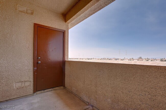 Building Photo - 1050 E Cactus Ave