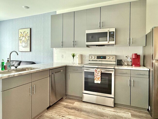 Building Photo - 525 Parkway Dr NE