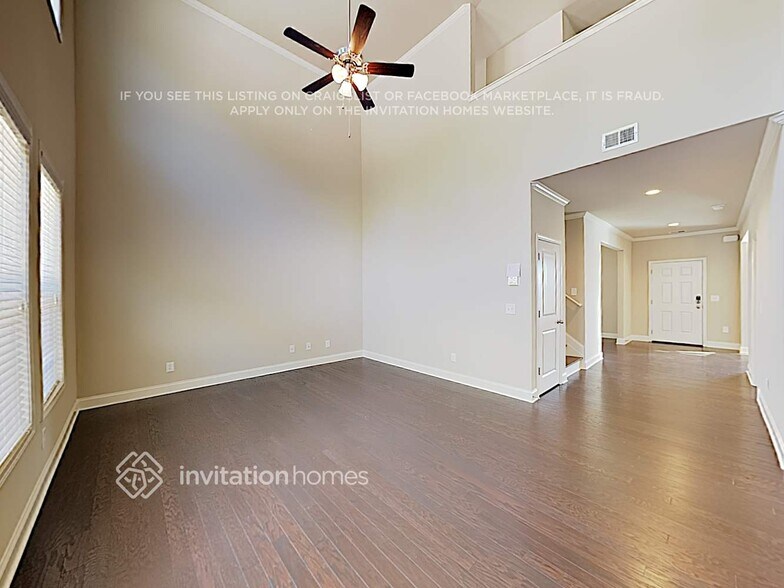 Building Photo - 1670 Riverpark Dr SE