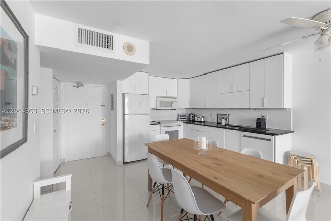 Building Photo - 345 Ocean 607
