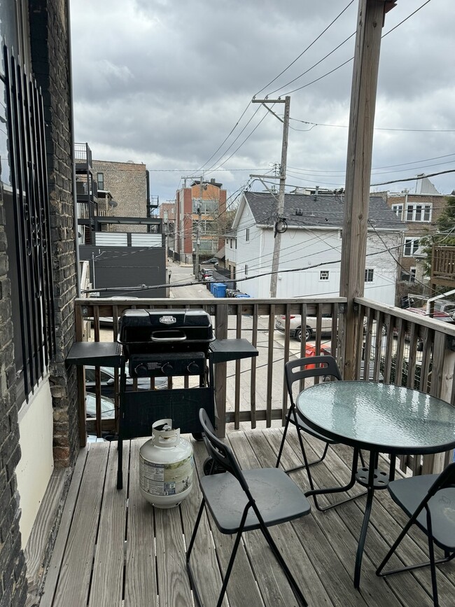 Building Photo - 1528 N Ashland Ave