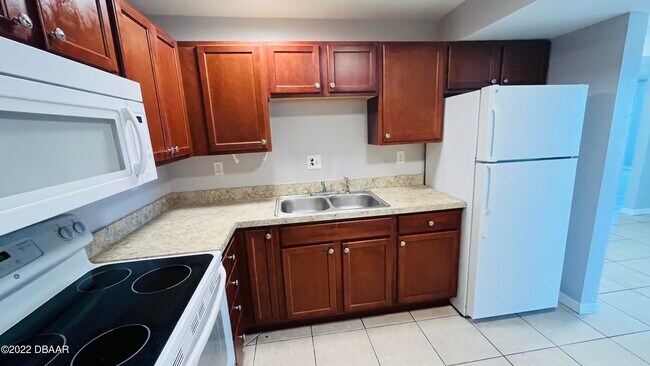 Building Photo - 732 N Halifax Ave