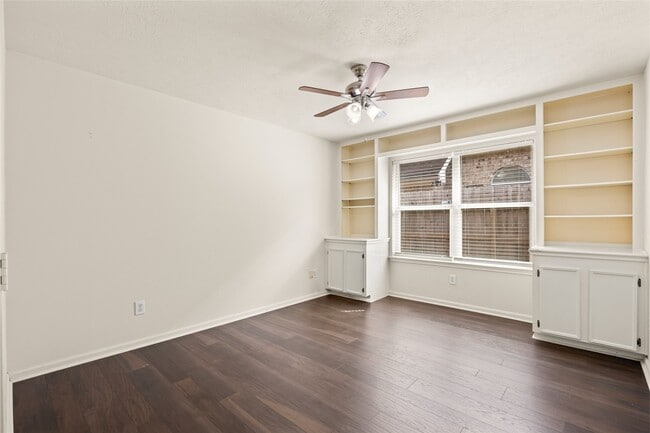 Building Photo - 4823 Lake Daniel Ct