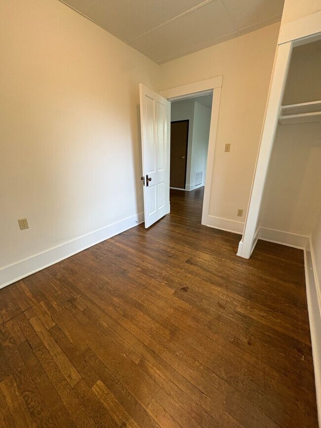 Building Photo - One Bedroom Apartment on the Northside
