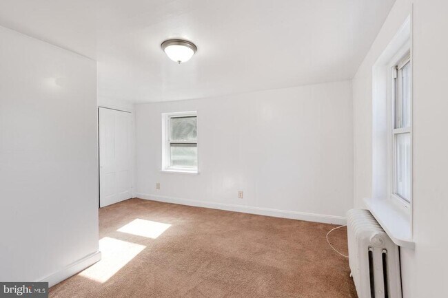 Building Photo - 600 E Girard Ave