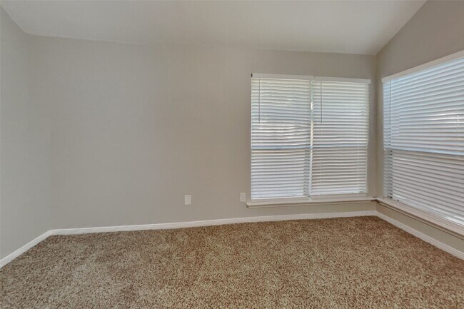 Building Photo - 22 S Rain Forest Ct