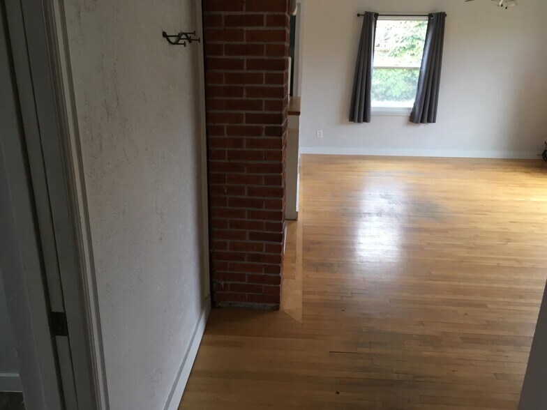 Building Photo - 98 W 29th Ave