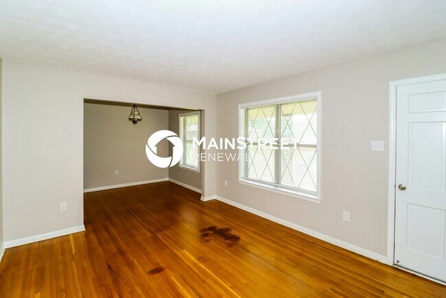 Building Photo - 3 Bedroom Pet-Friendly Home in Memphis, TN with Main Street Renewal