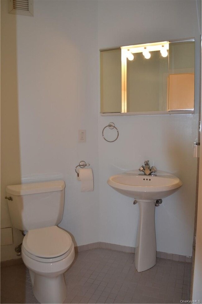 Building Photo - 4 Martine Ave